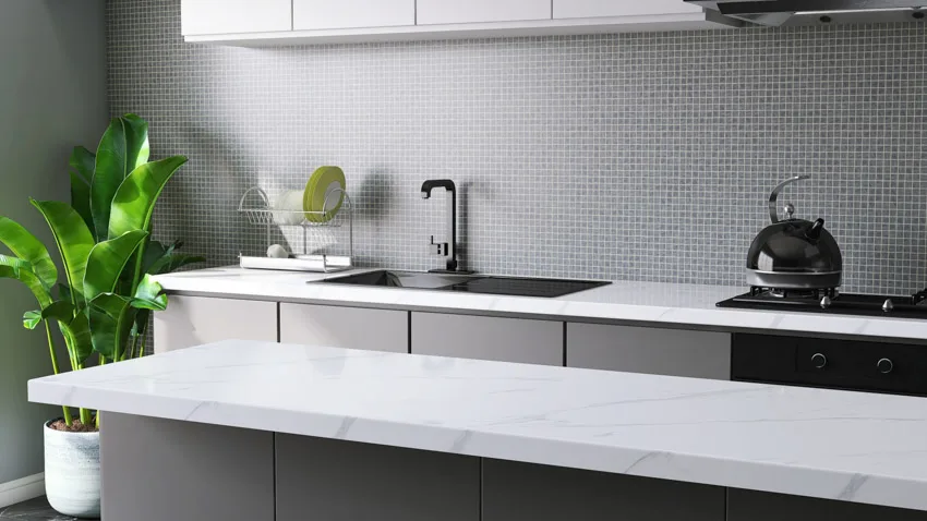 Kitchen with square tile
