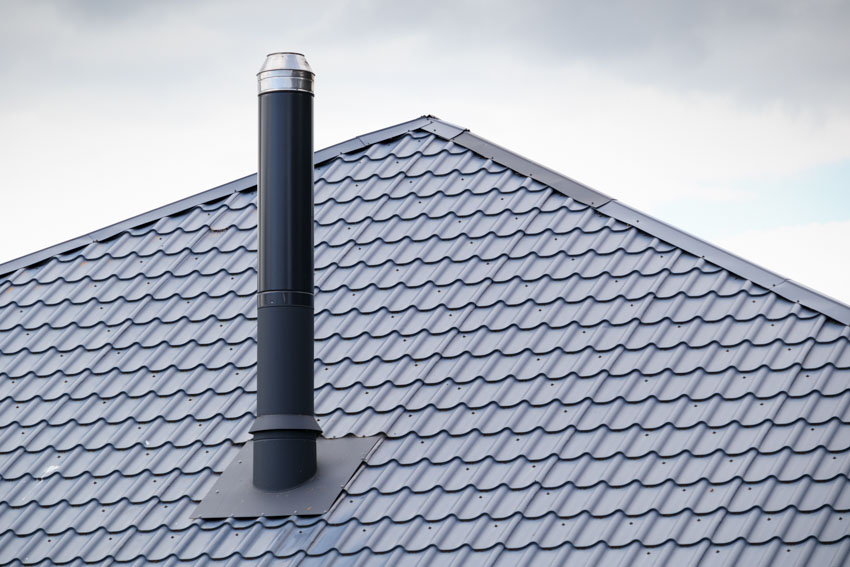 Pitched roof with chimney and chimney liner