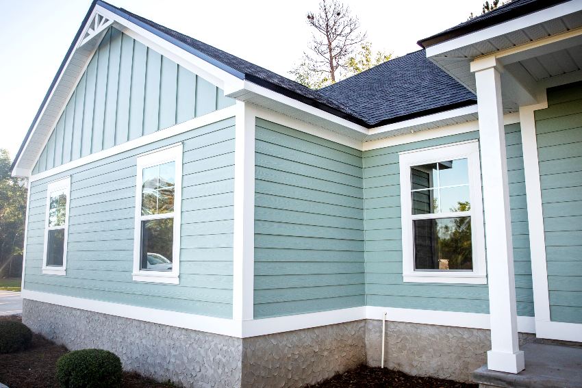 A simple house exterior with mixing vertical and horizontal shiplap siding