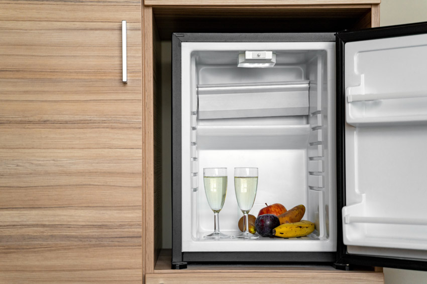 Small refrigerator for kitchens