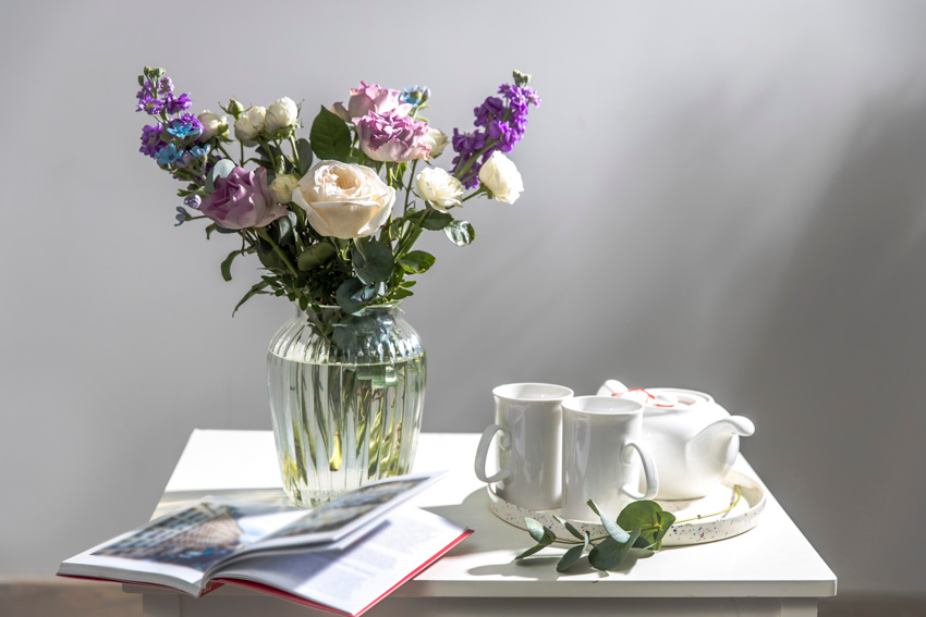 Small table, a tea set and vase