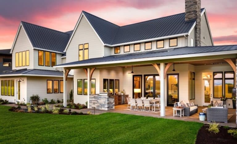 35 House Colors With Black Roof Ideas