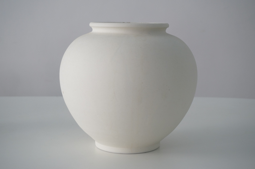 White rotund vase 