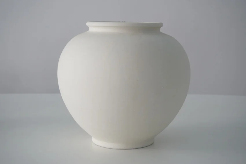 White rotund vase 