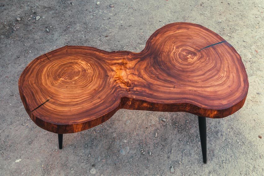 Elm wood coffee table with grain pattern