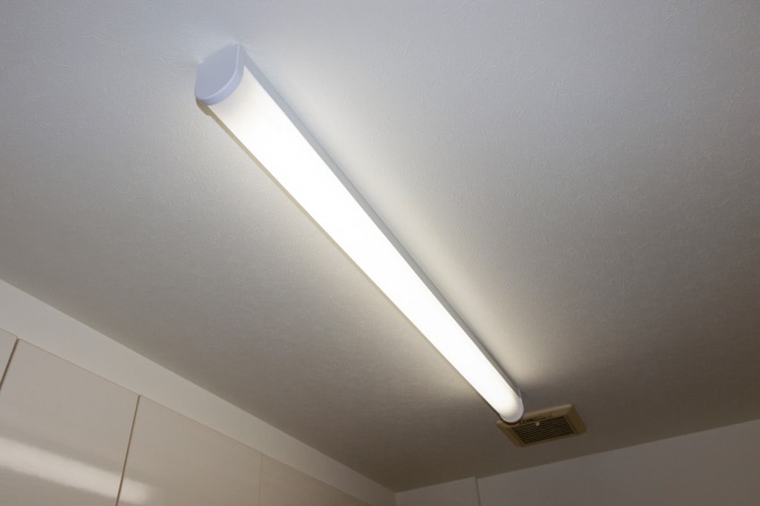 Fluorescent light being controlled by dimmer