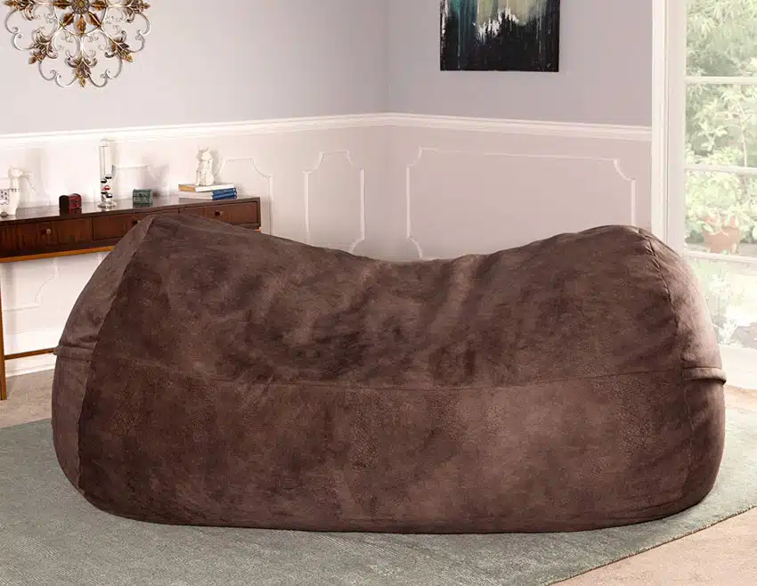 Living room with brown pillowsac as alternative to a bean bag