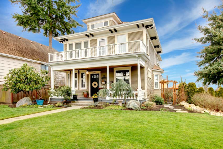 Prairie house with second story balcony