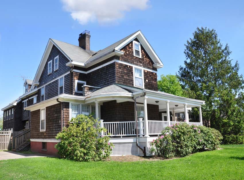 Victorian house with shingle wall 