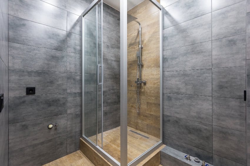 Bathroom shower with glass doors and slate tile walls