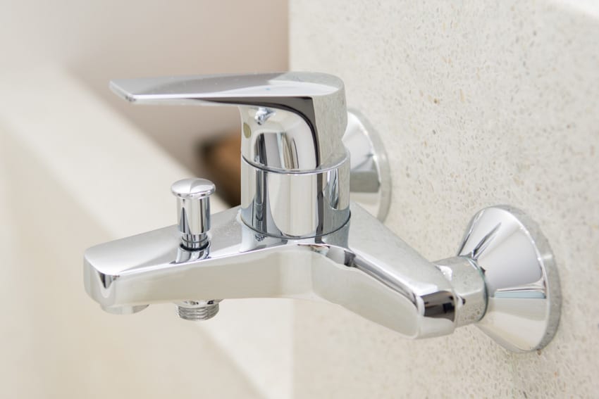 Single handle bathtub faucet for bathrooms