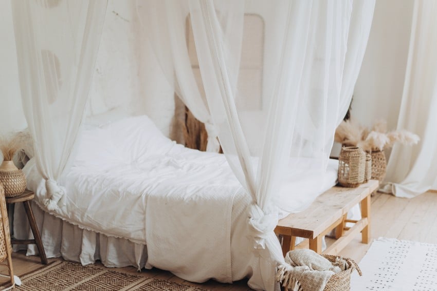 Stylish cottage bedroom style inspired with boho design
