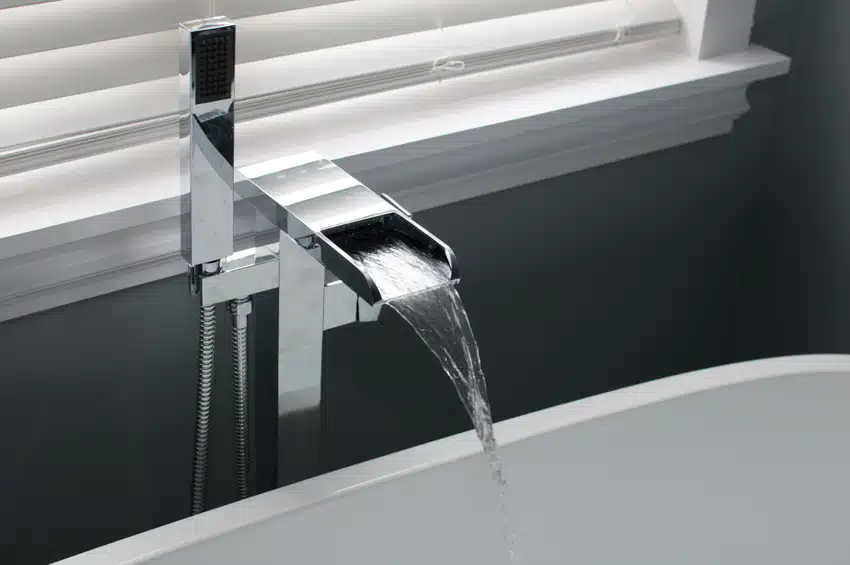 Waterfall bathtub faucet for bathrooms with window blinds