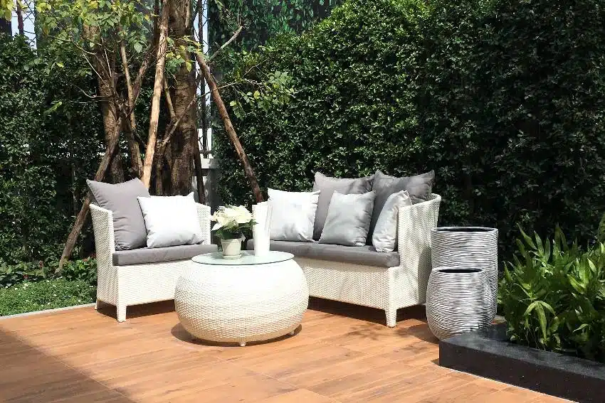 Cape cod style outdoor furniture in garden
