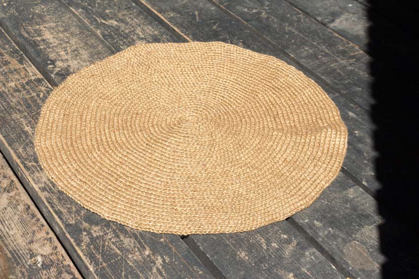 Round rug for home interiors