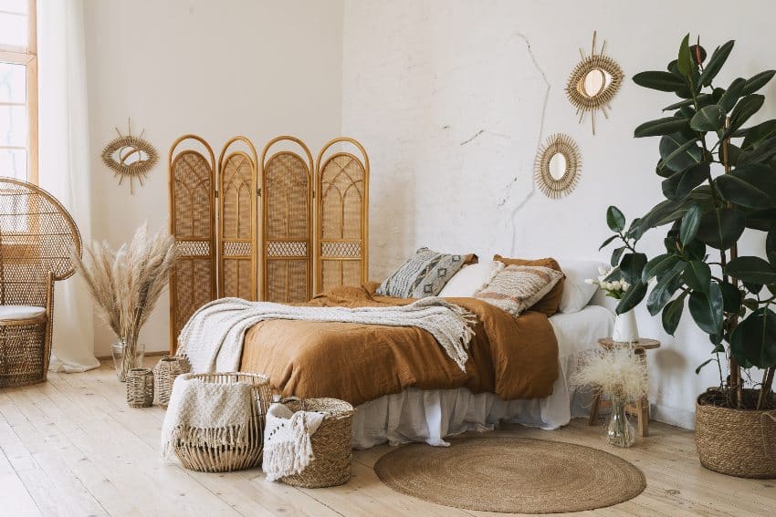 Bedroom with rattan furnishings