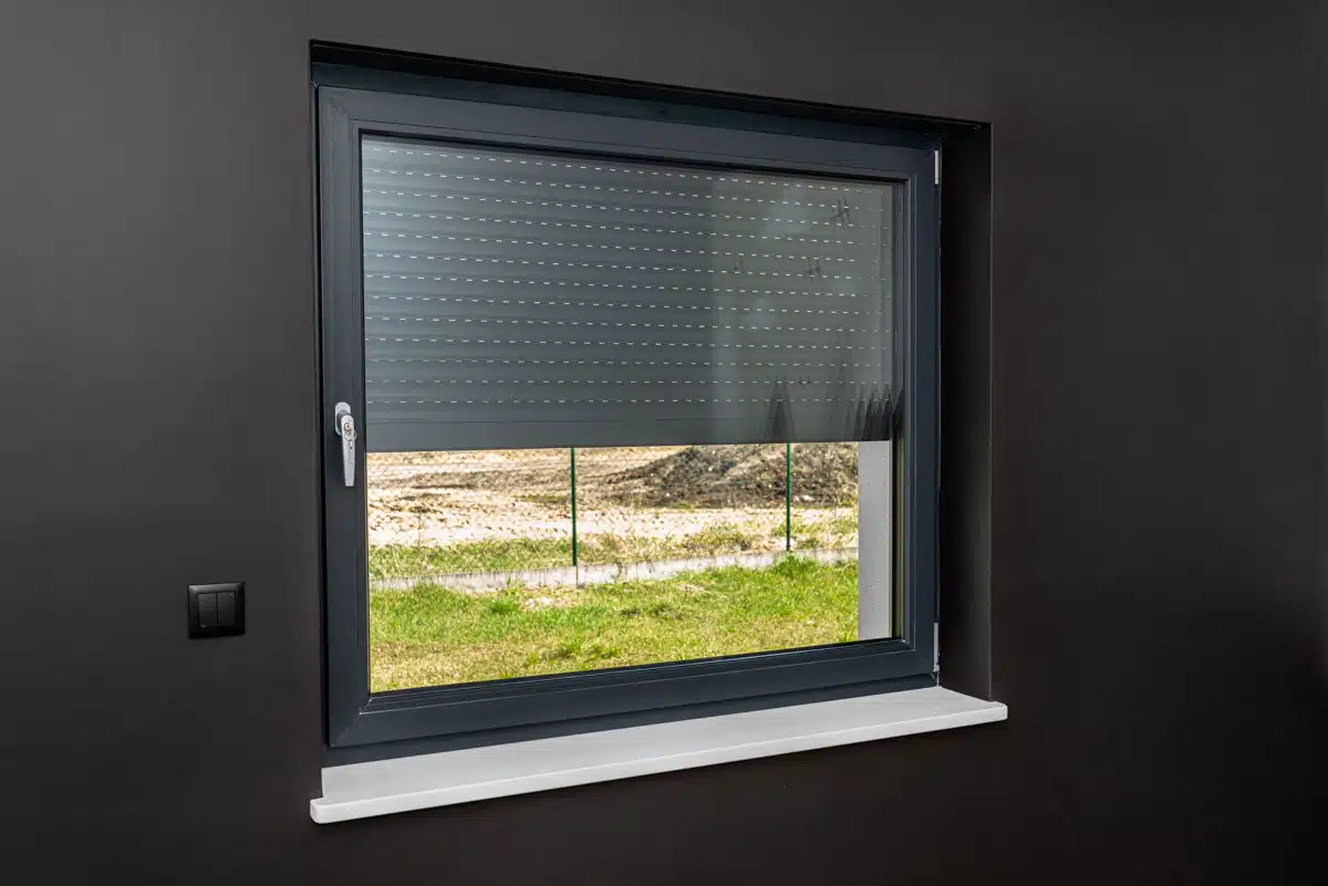 window with built in blinds