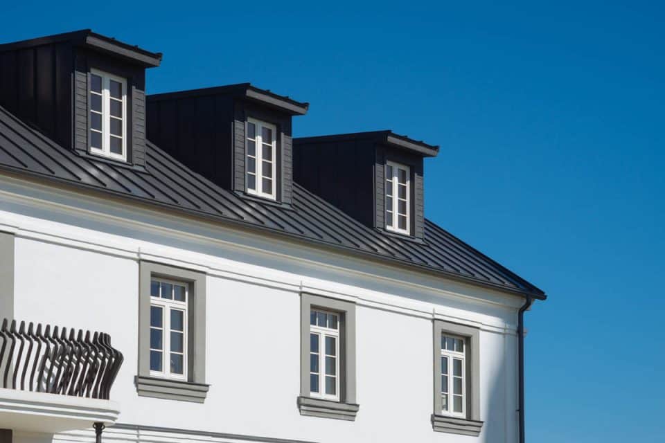 5 Reasons Black Metal Roofs Are Gaining In Popularity