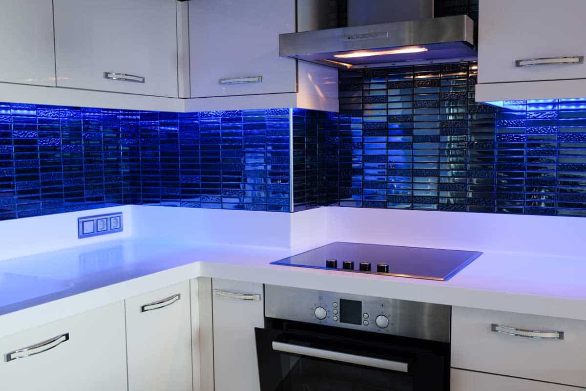 backsplash made of heat reactive tiles in kitchen