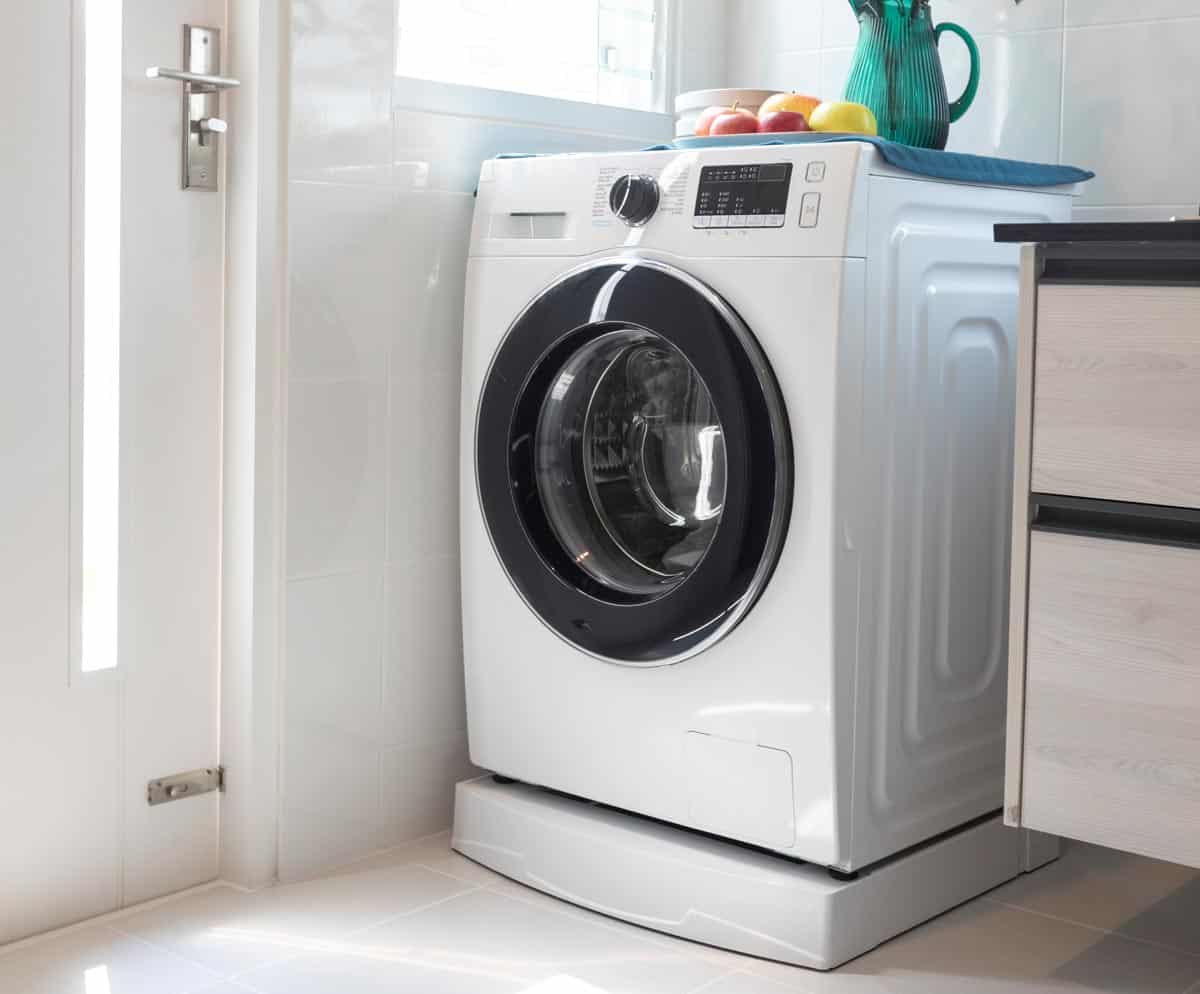 laundry washing machine with pedestal