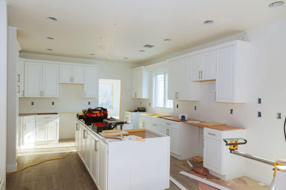 Problems with Refacing Kitchen Cabinets (14 Remodel Tips)