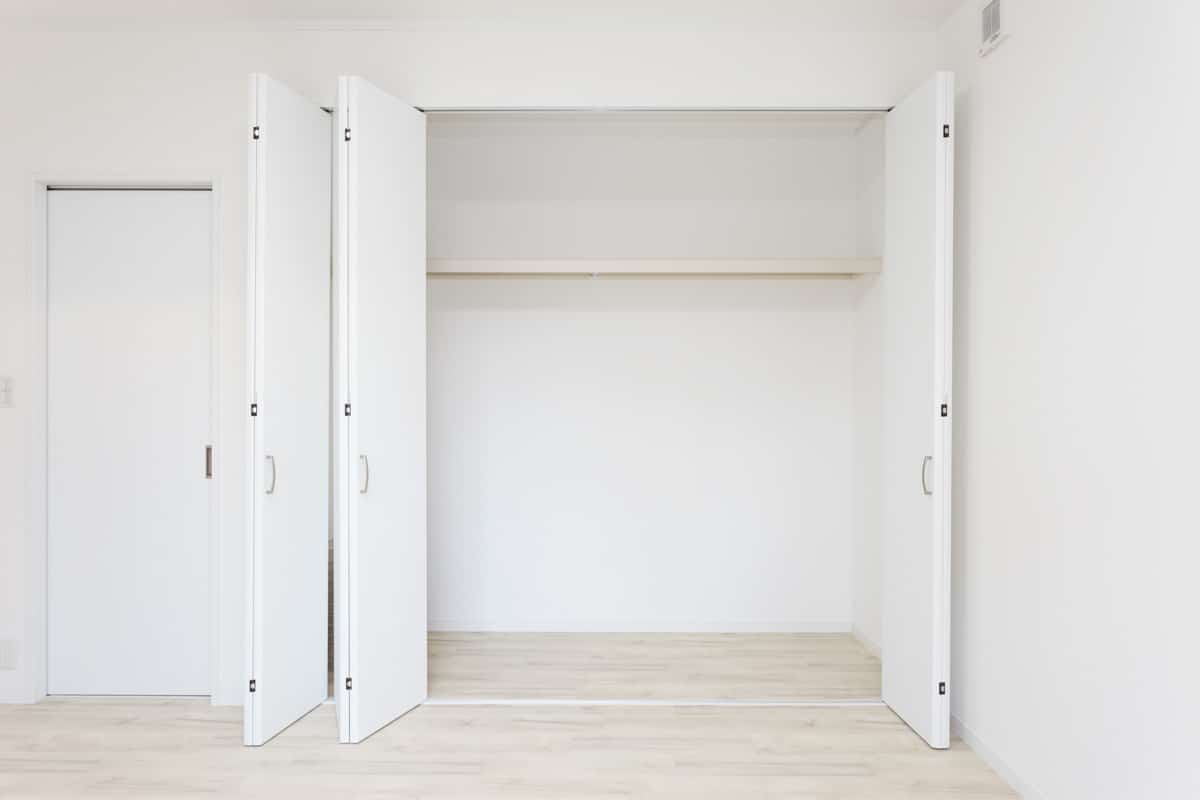 empty room with folding doors
