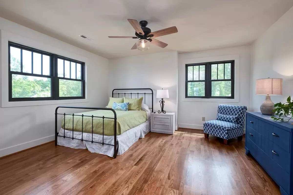 Guest bedroom with colorful furnishings 