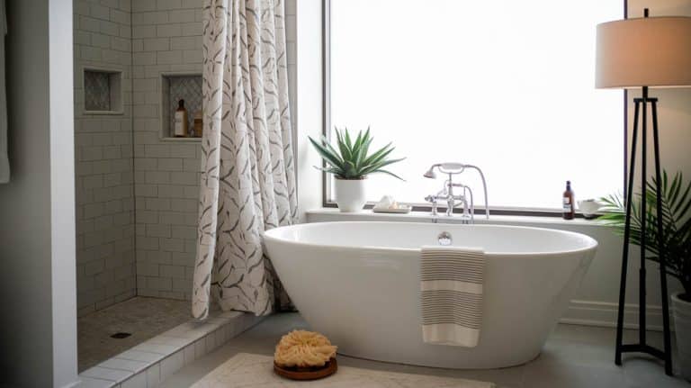 How to Choose a Curtain for the Shower: Interior Designer Tips