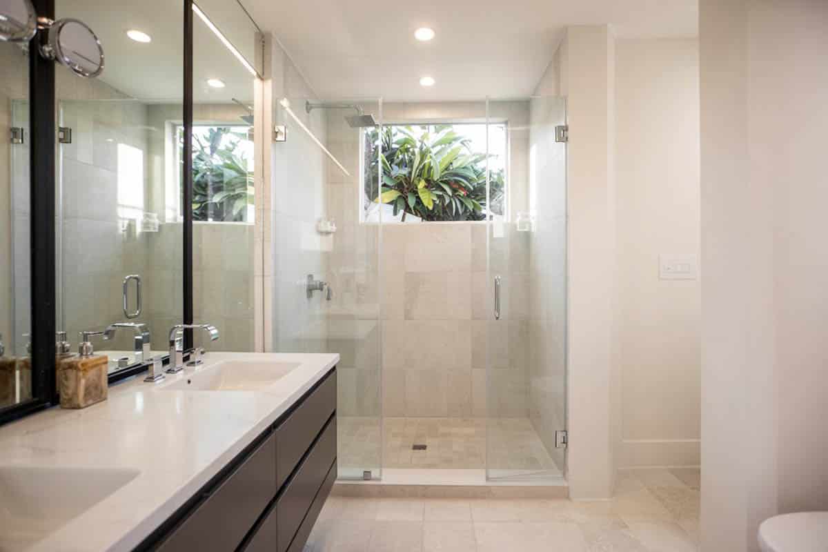 Bathroom with white quartz tiles and panel mirrors
