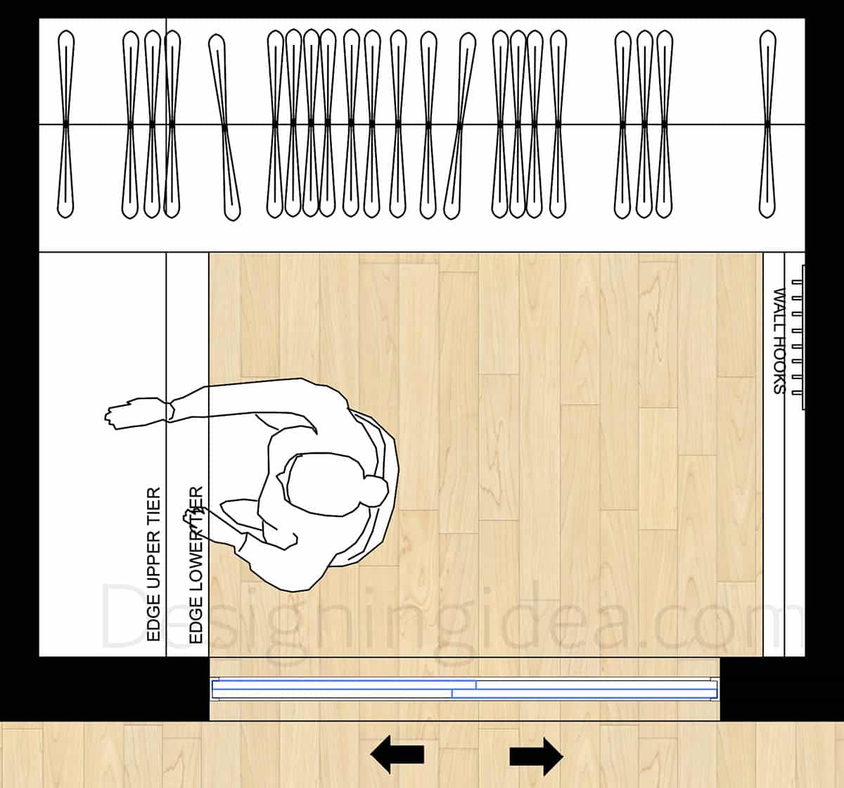 U-shaped 5x6 closet with wall hooks