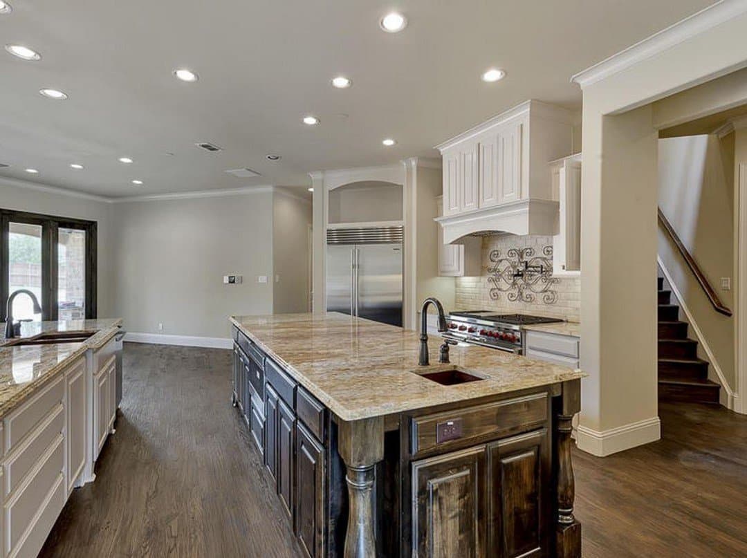 Island kitchen with peninsula and two different base cabinet colors